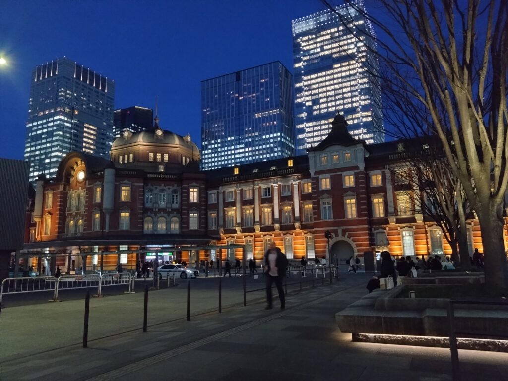 皇居側からの東京駅